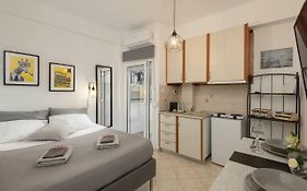 Central Studio! Fiber Wifi, Ac, Private, Self Check-In!