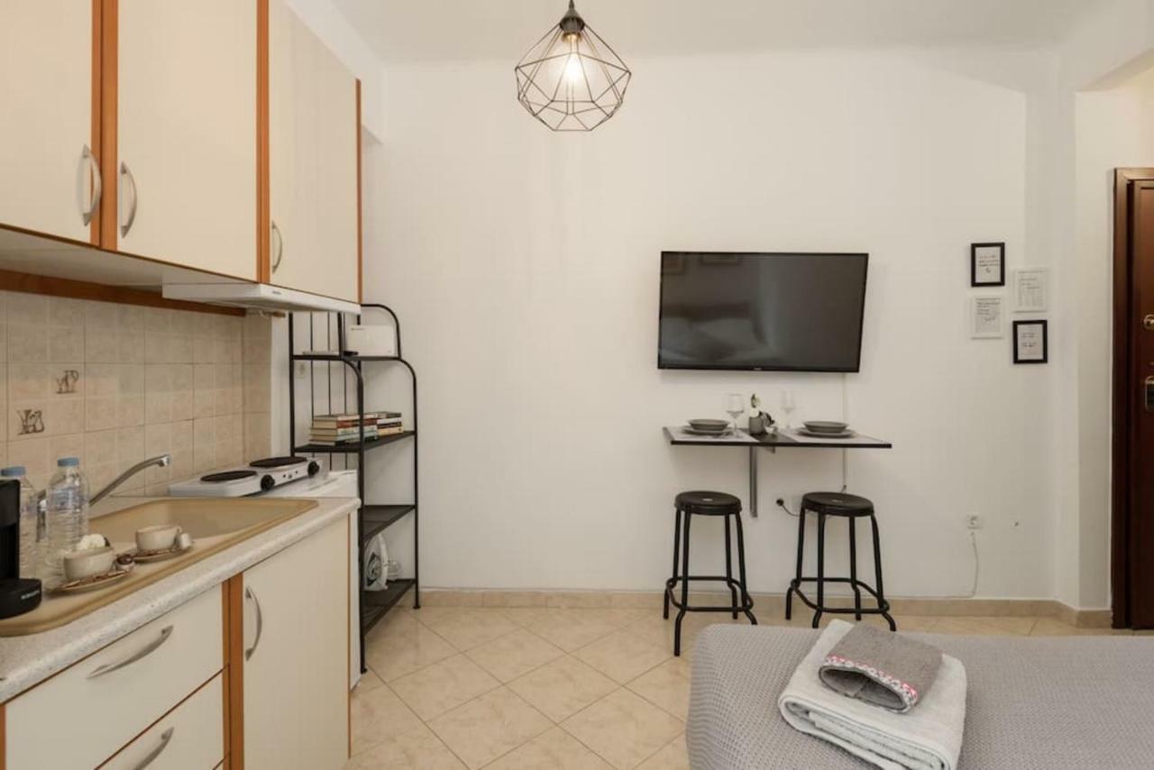 Central Studio! Fiber Wifi, Ac, Private, Self Check-In! Salonicco Esterno foto