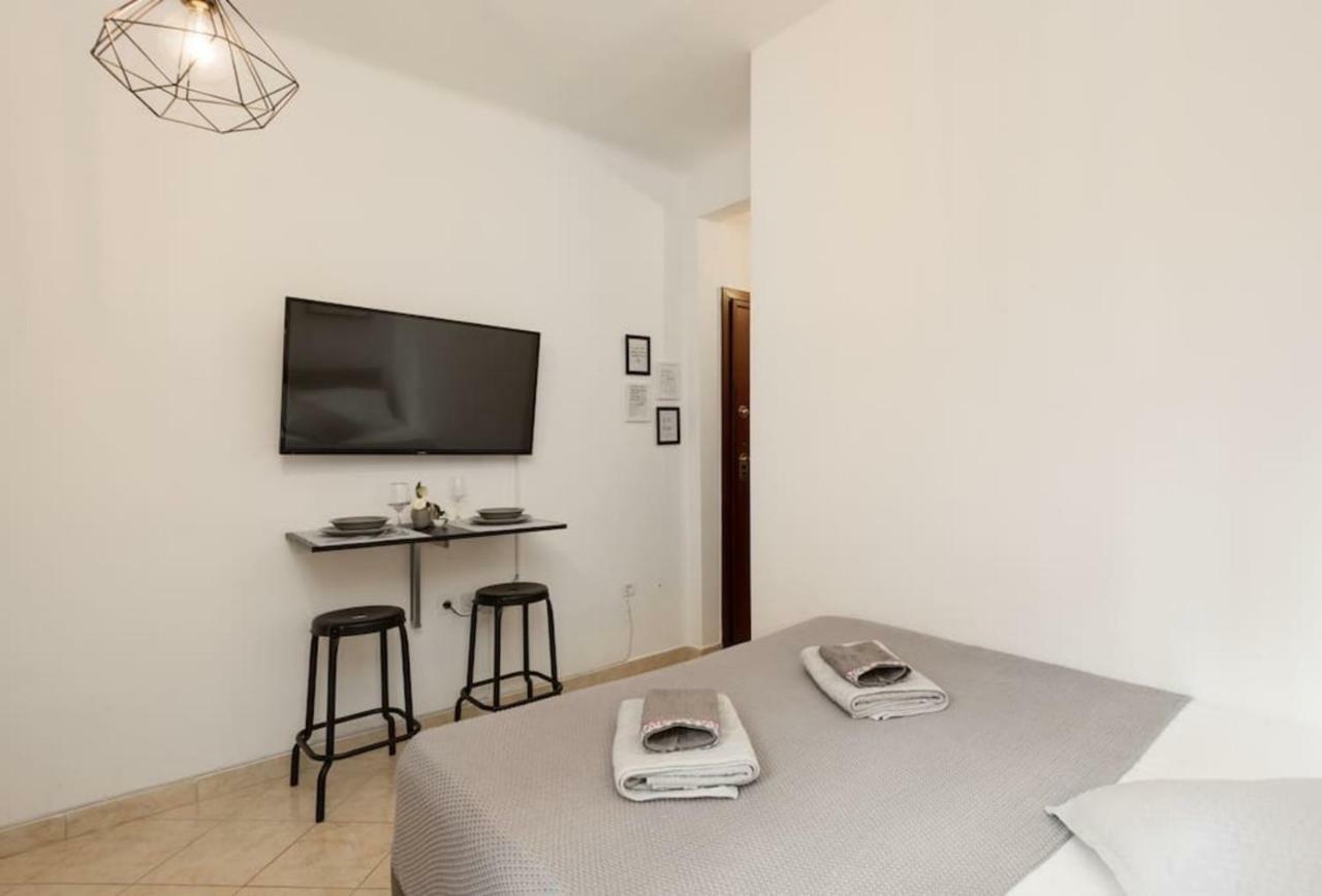 Central Studio! Fiber Wifi, Ac, Private, Self Check-In! Salonicco Esterno foto