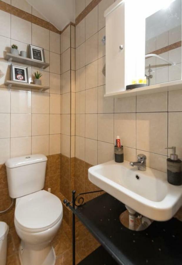 Central Studio! Fiber Wifi, Ac, Private, Self Check-In! Salonicco Esterno foto