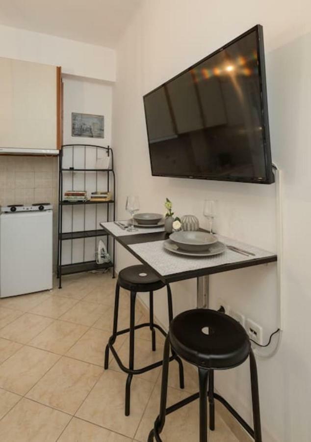 Central Studio! Fiber Wifi, Ac, Private, Self Check-In! Salonicco Esterno foto